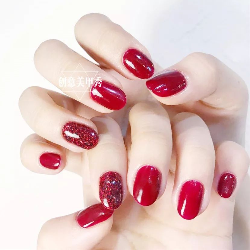 最新紅色美甲款式圖片,自然美景之旅的時尚邀請