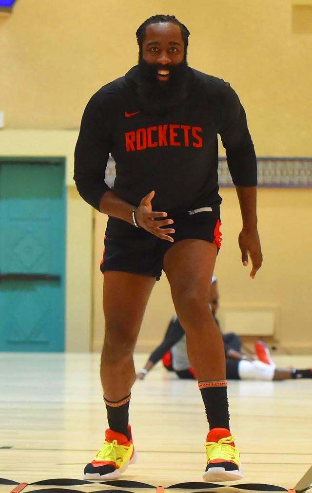 哈登最新造型,時尚潮流引發公眾關注熱潮