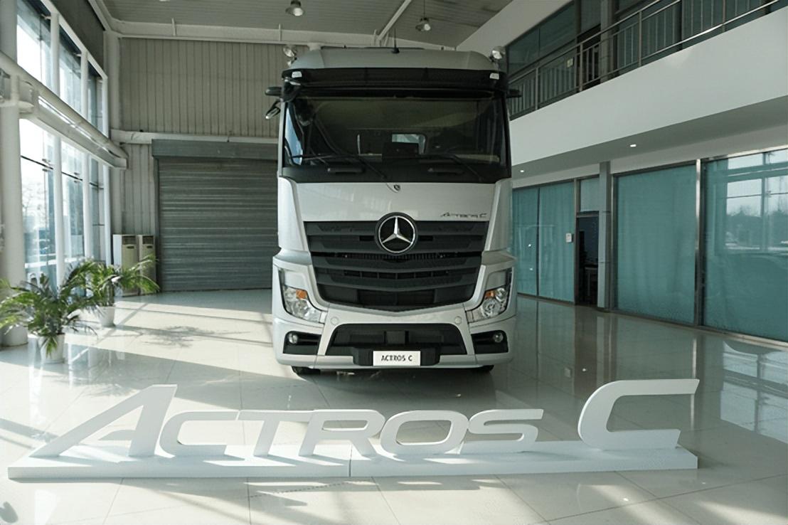 奔馳牽引車，未來科技重塑物流新紀元的力量標桿