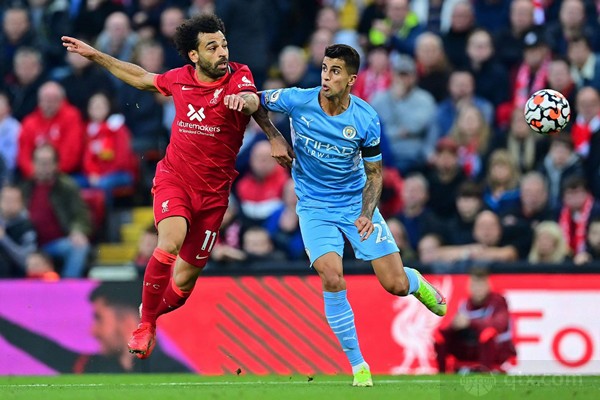 曼城與利物浦對決前瞻,小巷中的激情碰撞,最新預測揭秘勝者懸念