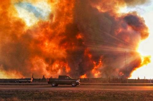 加拿大大火最新更新,持續燃燒的火災情況報道