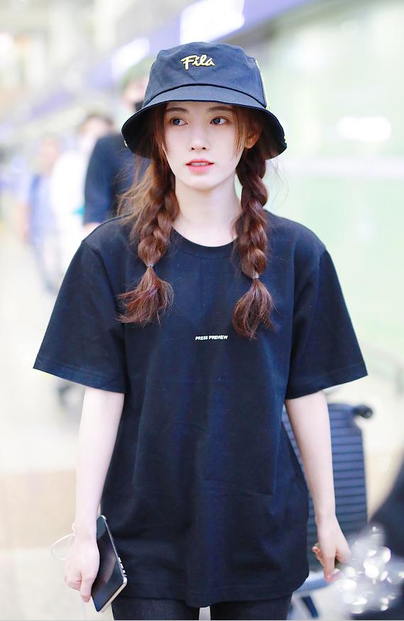 鞠婧祎星光下的青春印記,最新照片展現可愛魅力