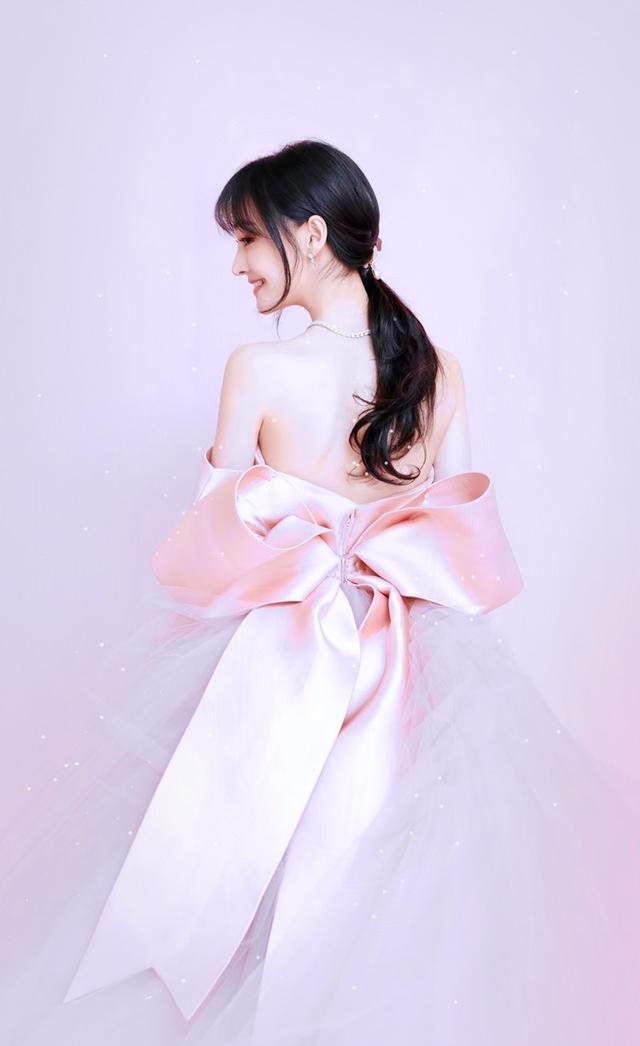 鞠婧祎星光下的青春印記,最新照片展現可愛魅力